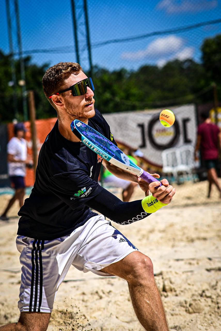 Rafael Fedel durante treinamento em quadra